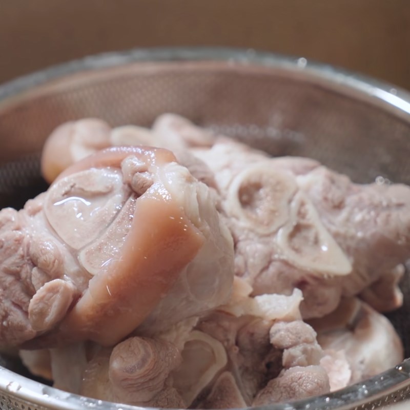 sơ chế giò heo