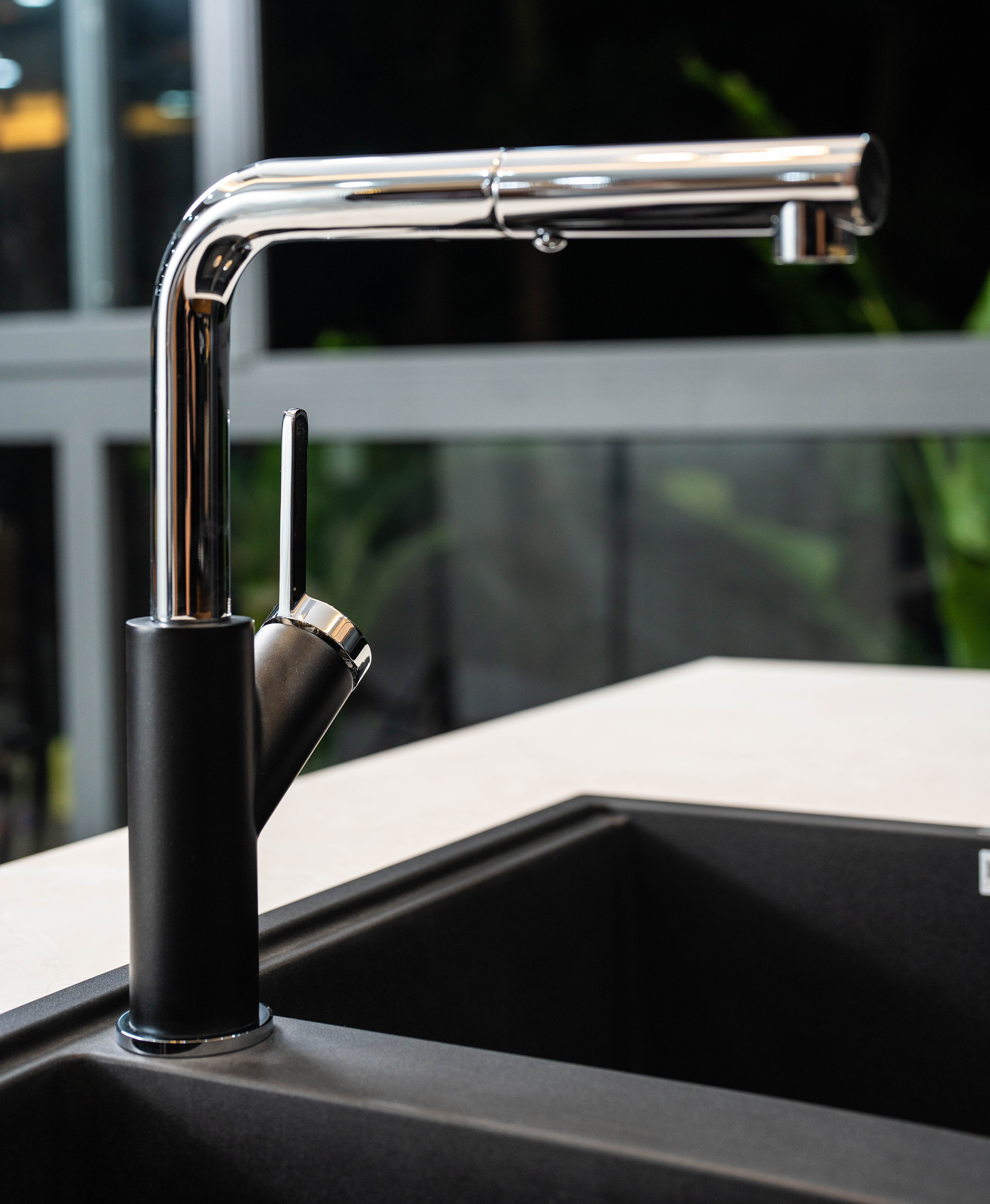 Vòi rửa nóng lạnh dây rút Gento GT-204 New Black