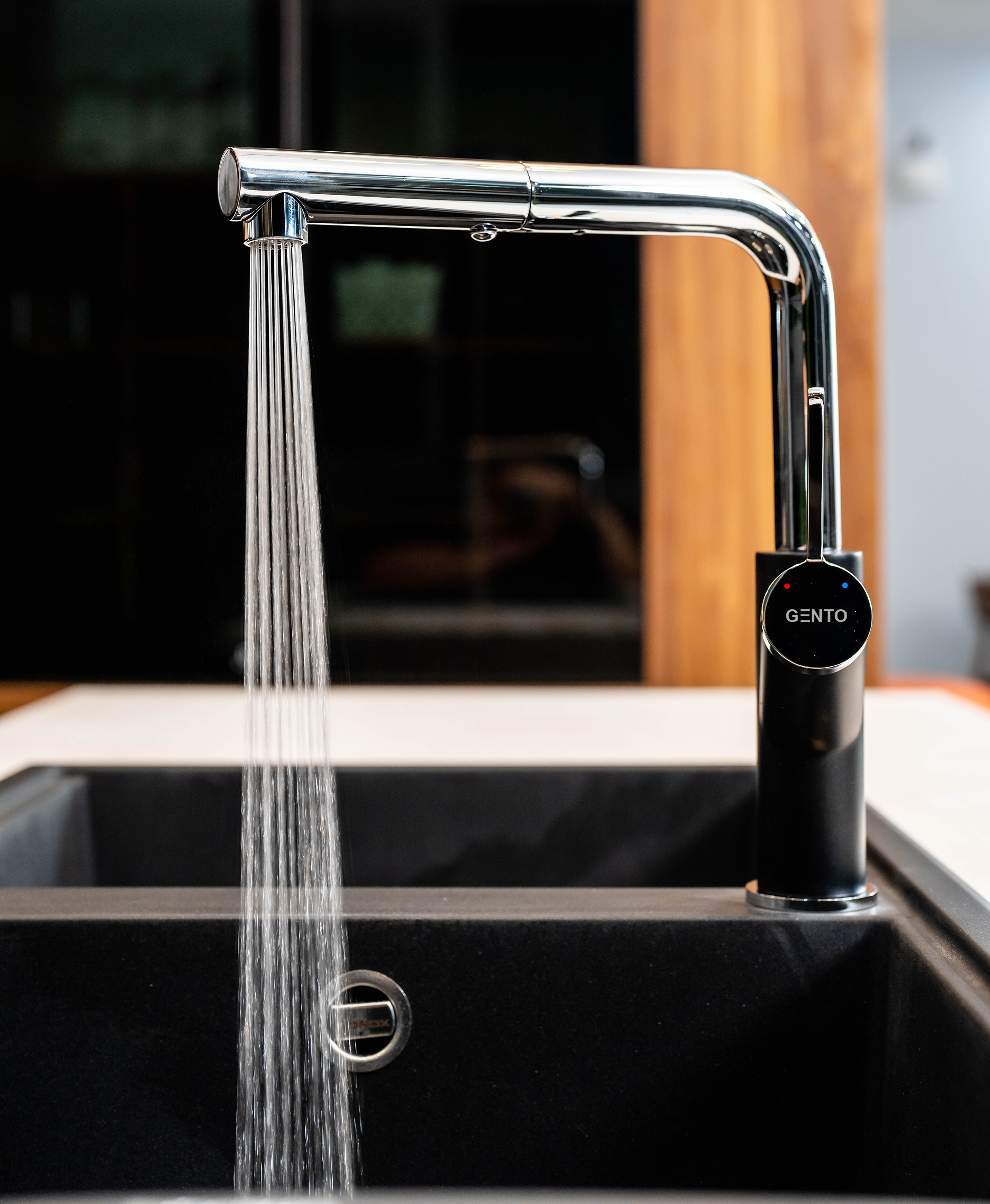 Vòi rửa nóng lạnh dây rút Gento GT-204 New Black