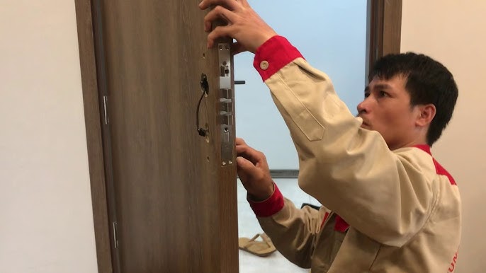 Khoan lỗ và chuẩn bị cửa