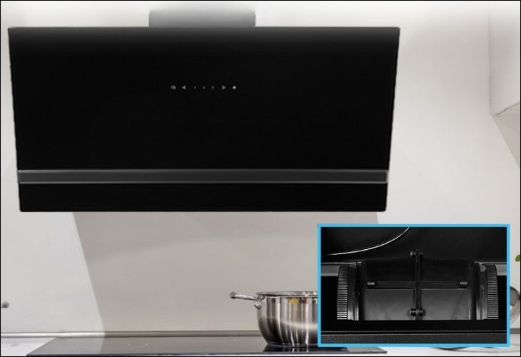 Bộ lọc than hoạt tính trên máy hút mùi kính vát Kangaroo KG1361 có khả năng loại bỏ các mùi hôi trong bếp