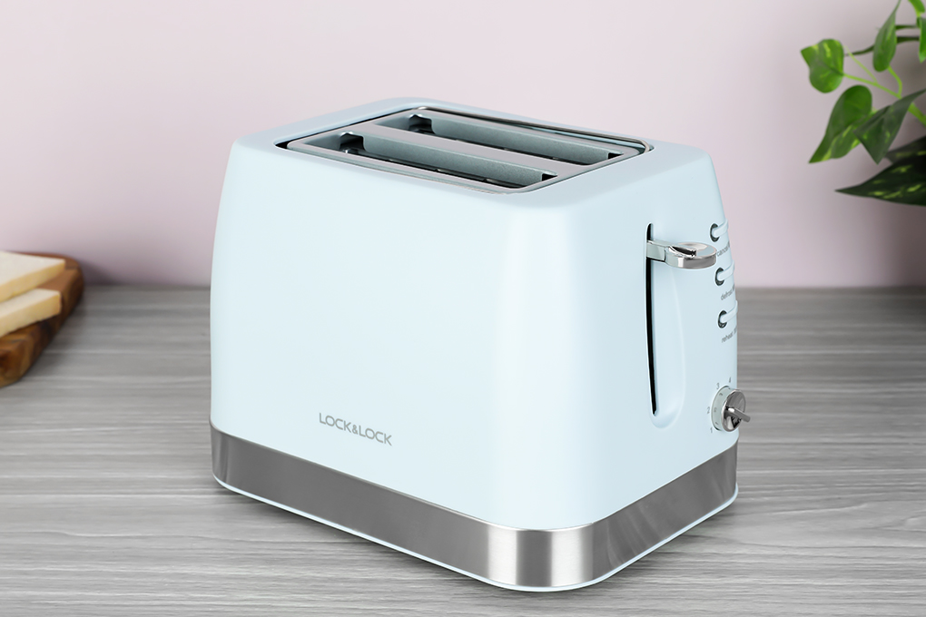 Máy nướng bánh mì Lock&Lock EJB221BLU sở hữu thiết kế nhỏ gọn và chất liệu cao cấp