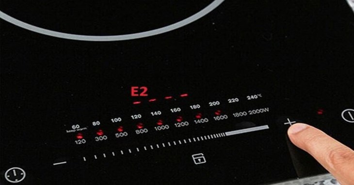 Lỗi E2 bếp hồng ngoại xuất hiện khi cảm biến nhiệt gặp vấn đề