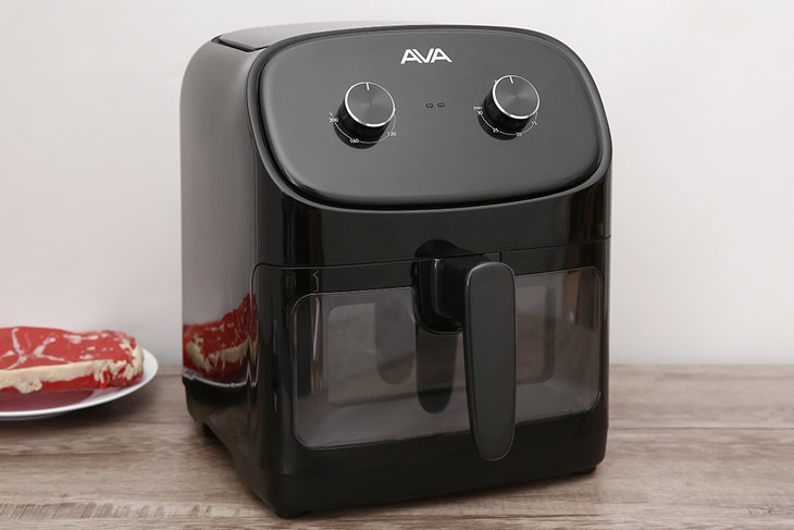 Đặt nồi chiên không dầu AVA 55K07A 5.5 lít tại vị trí có bề mặt bằng phẳng để hạn chế va chạm hoặc rơi vỡ