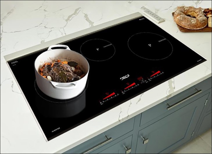 Bếp từ ba vùng nấu Chef's EH - IH536 chỉ tương thích với nồi, chảo có đáy nhiễm từ