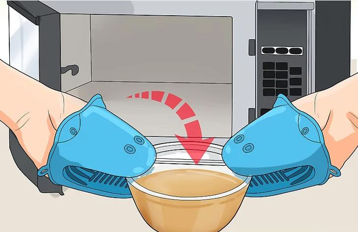 Lấy dung dịch ra khỏi lò vi sóng hãy thật cẩn thận khi xử lý và di chuyển từ từ để tránh những thương tổn đáng tiếc. Lấy dung dịch ra khỏi lò vi sóng hãy thật cẩn thận khi xử lý và di chuyển từ từ để tránh những thương tổn đáng tiếc.