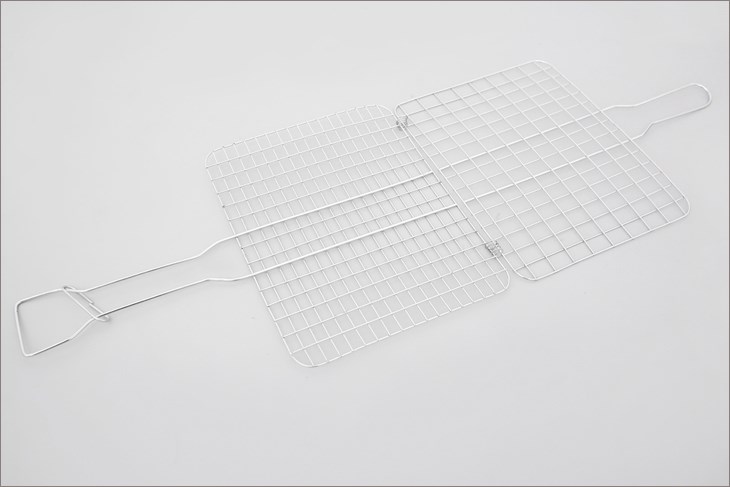 Vỉ nướng inox 23 x 18 cm Tithafac nướng được khoảng 4 miếng cốt lết cỡ vừa