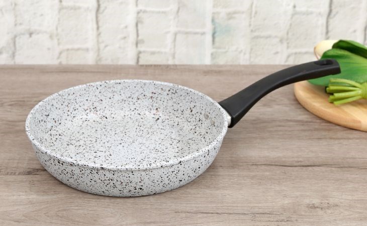 Chảo nhôm chống dính vân đá đáy từ 24cm Supor F23A24IH có đường kính 24cm, phù hợp với hầu hết các sản phẩm bếp từ