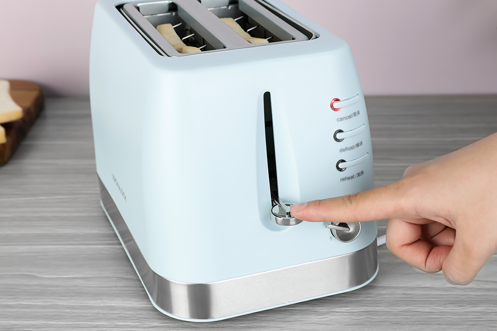 Máy làm bánh mì Lock&Lock có thiết kế nhỏ gọn, không chiếm nhiều diện tích