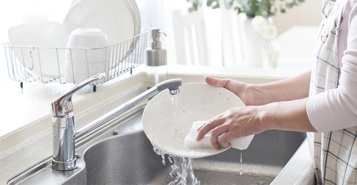 Không cần phải rửa trước chén bát trước khi cho vào máy rửa chén Không cần phải rửa trước chén bát trước khi cho vào máy rửa chén