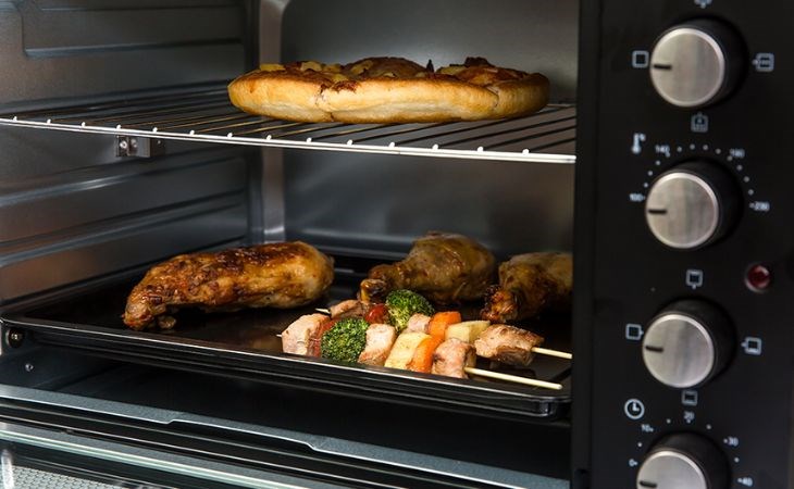 Lò nướng có thể hoàn toàn lò vi sóng với công dụng hâm nóng và rã đông tiện lợi