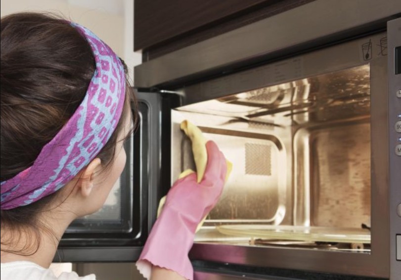 Sau khi sử dụng nên vệ sinh ngay bằng khăn thấm ẩm