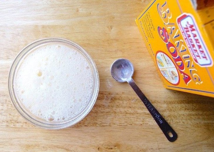 Vệ sinh lò nướng thủy tinh sau khi dùng bằng Baking Soda
