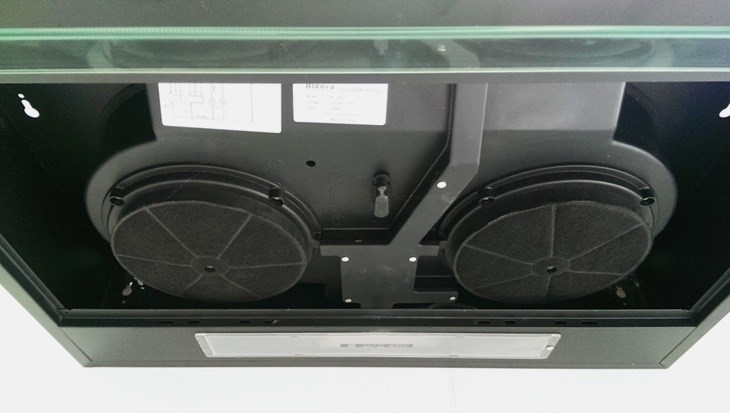 Thay bộ lọc than hoạt tính định ký 2 lần/năm hoặc 6 tháng/lần tùy vào nhu cầu sử dụng nhiều hay ít, loại bếp bạn đang sử dụng