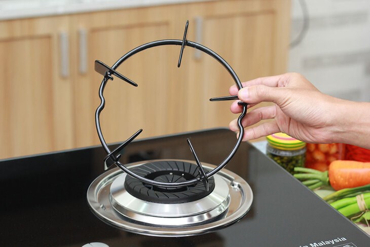 Vệ sinh bếp ga khá tốn thời gian và công suất