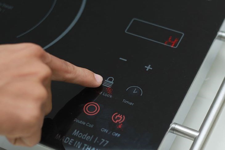 Bếp hồng ngoại Iruka I-77 có khóa an toàn hữu ích khi khu vực đun nấu có trẻ nhỏ