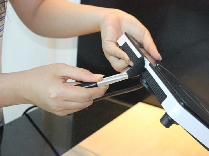 Vệ sinh bếp từ