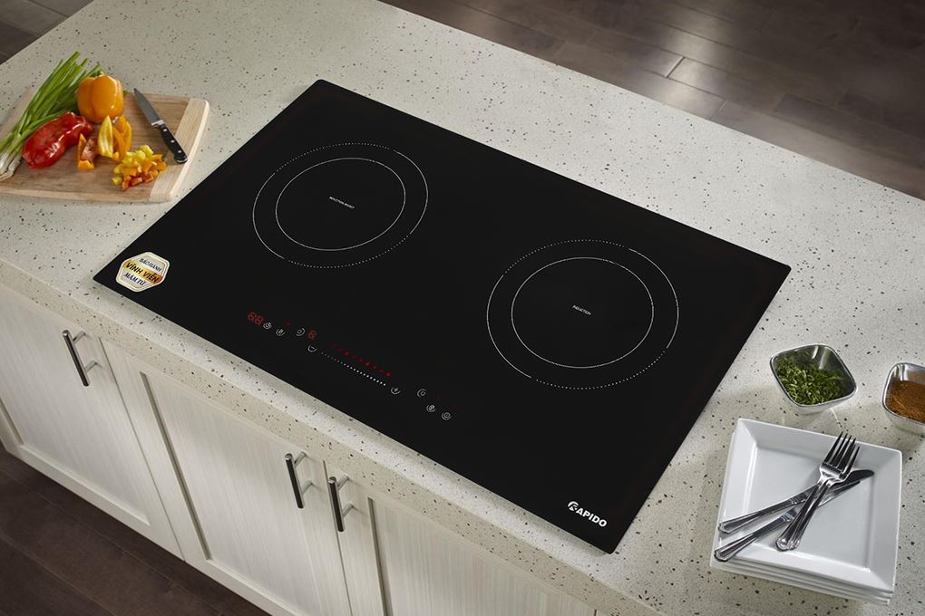 Bếp từ đôi lắp âm Rapido RI-40SKD sử dụng mặt kính Schott Ceran cao cấp, bền bỉ và sang trọng.