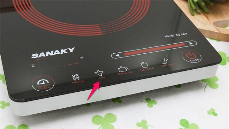 Bếp hồng ngoại Sanaky SNK2102HG được trang bị chế độ nấu lẩu với mức nhiệt ổn định