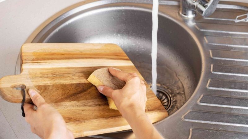 Nước nóng giúp thớt sạch và an toàn cho sức khỏe