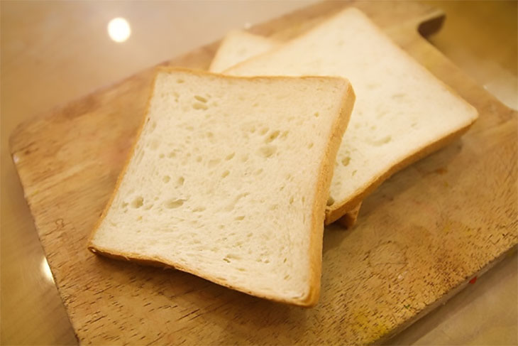 Bánh mì Bánh mì giúp tủ lạnh tránh được tình trạng ẩm mốc và khử mùi tủ lạnh hiệu quả