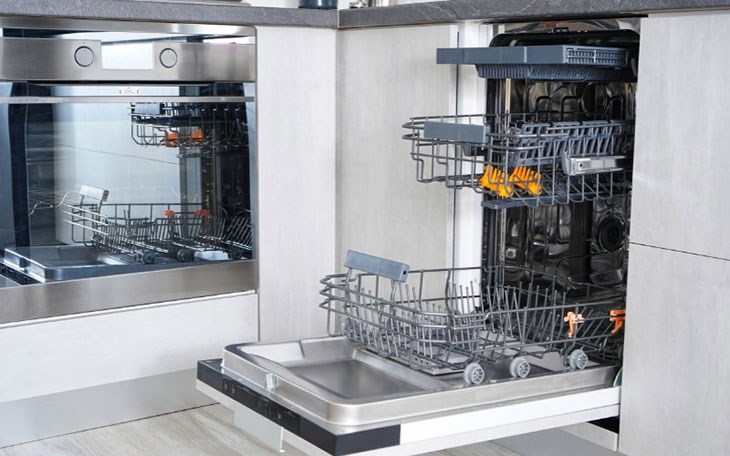 Dựa vào số lượng chén dĩa trong từng lần rửa để điều chỉnh giá để đồ Dựa vào số lượng chén dĩa trong từng lần rửa để điều chỉnh giá để đồ