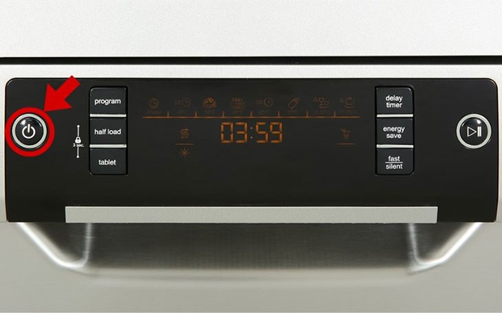 Nhấn nút nguồn để khởi động máy rửa chén Nhấn nút nguồn để khởi động máy rửa chén