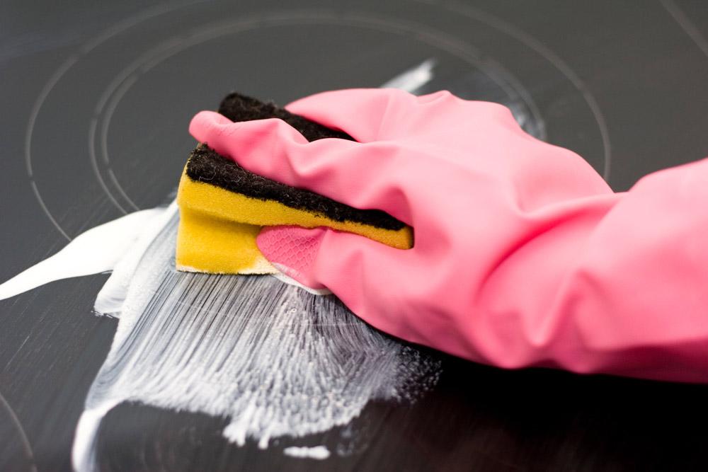 Xoa đều kem theo hình vòng trò