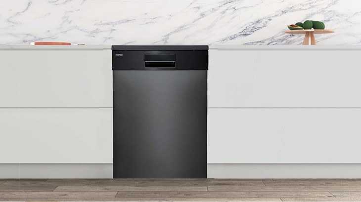 Máy rửa chén bán âm Hafele HDW-SI60AB (538.21.320) sử dụng bảng điều khiển cảm ứng hiện đại đi kèm màn hình hiển thị sắc nét