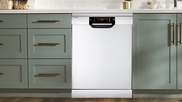 Máy rửa chén độc lập Hafele HDW F60C (533.23.200) được thiết kế tinh giản với tông màu trắng bạc trang nhã, thời thượng