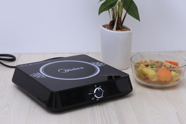 Mặt bếp điện có chất liệu kính chịu lực, chịu nhiệt tốt, dễ lau chùi