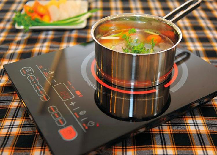 Bếp từ sử dụng năng lượng sạch giúp chuyển hóa thành nhiệt năng giúp nấu chín thức ăn