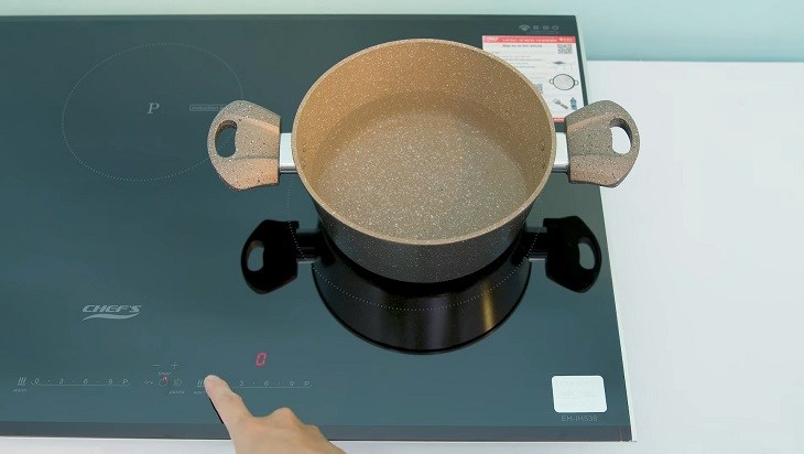 Đánh giá chi tiết Bếp từ 3 vùng nấu lắp âm Chef's EH - IH536