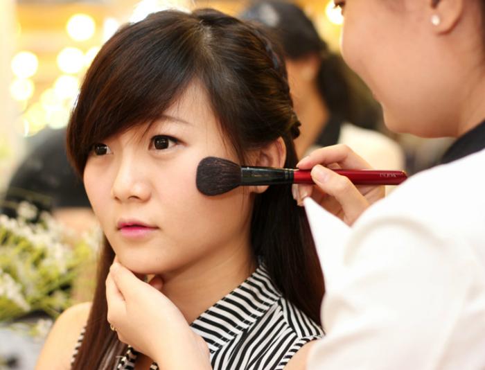 Trang điểm cũng chính là tạo cho mình sức hút riêng