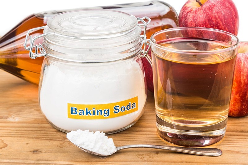 Kết hợp giấm và baking soda để đạt được hiệu quả làm sạch thớt tối ưu nhất
