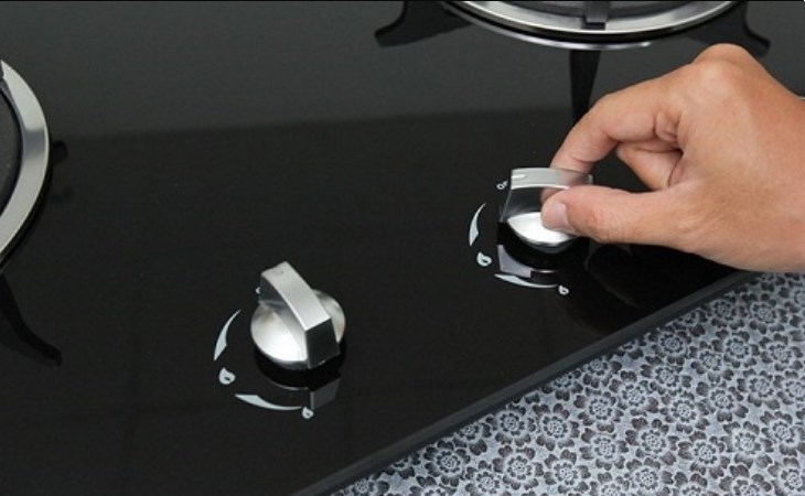 Vặn bếp ga không đúng cách là một trong những nguyên nhân khiến bếp ga không lên lửa