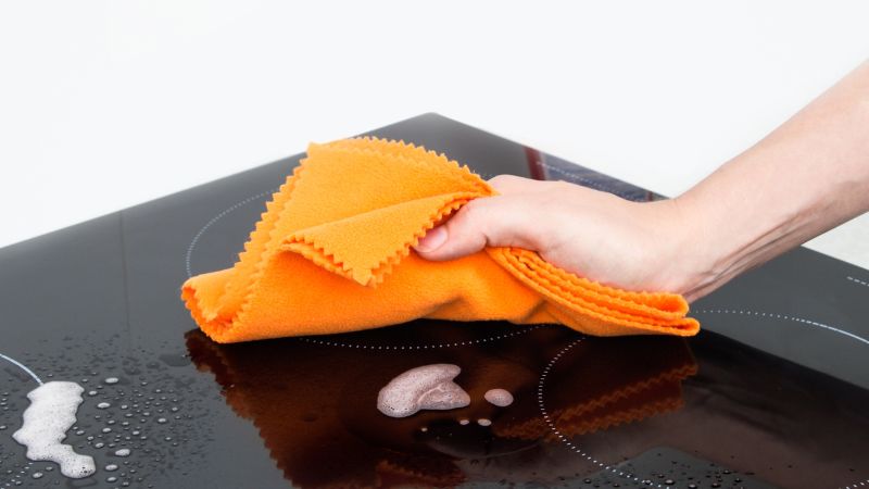 Cách xử lý các vết xước trên mặt kính bếp từ Cách xử lý các vết xước trên mặt kính bếp từ