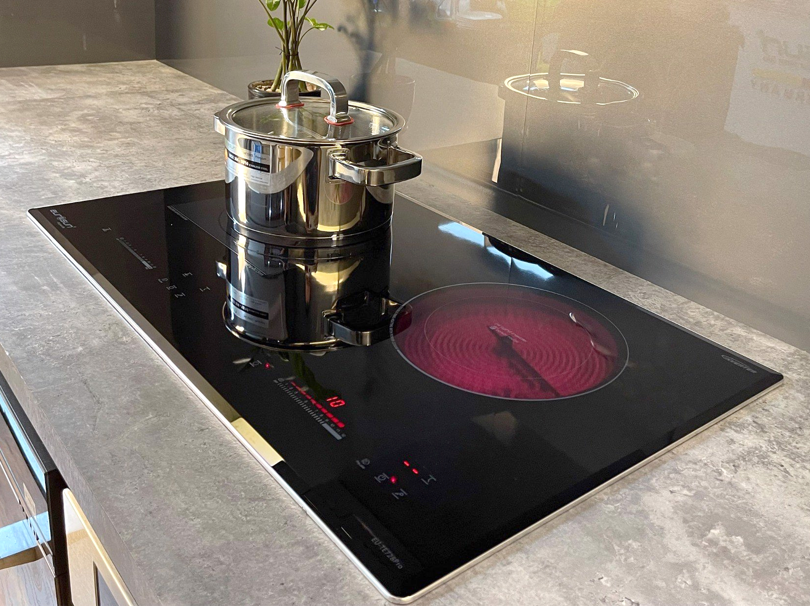 Bếp từ Eurosun EU-T726Pro