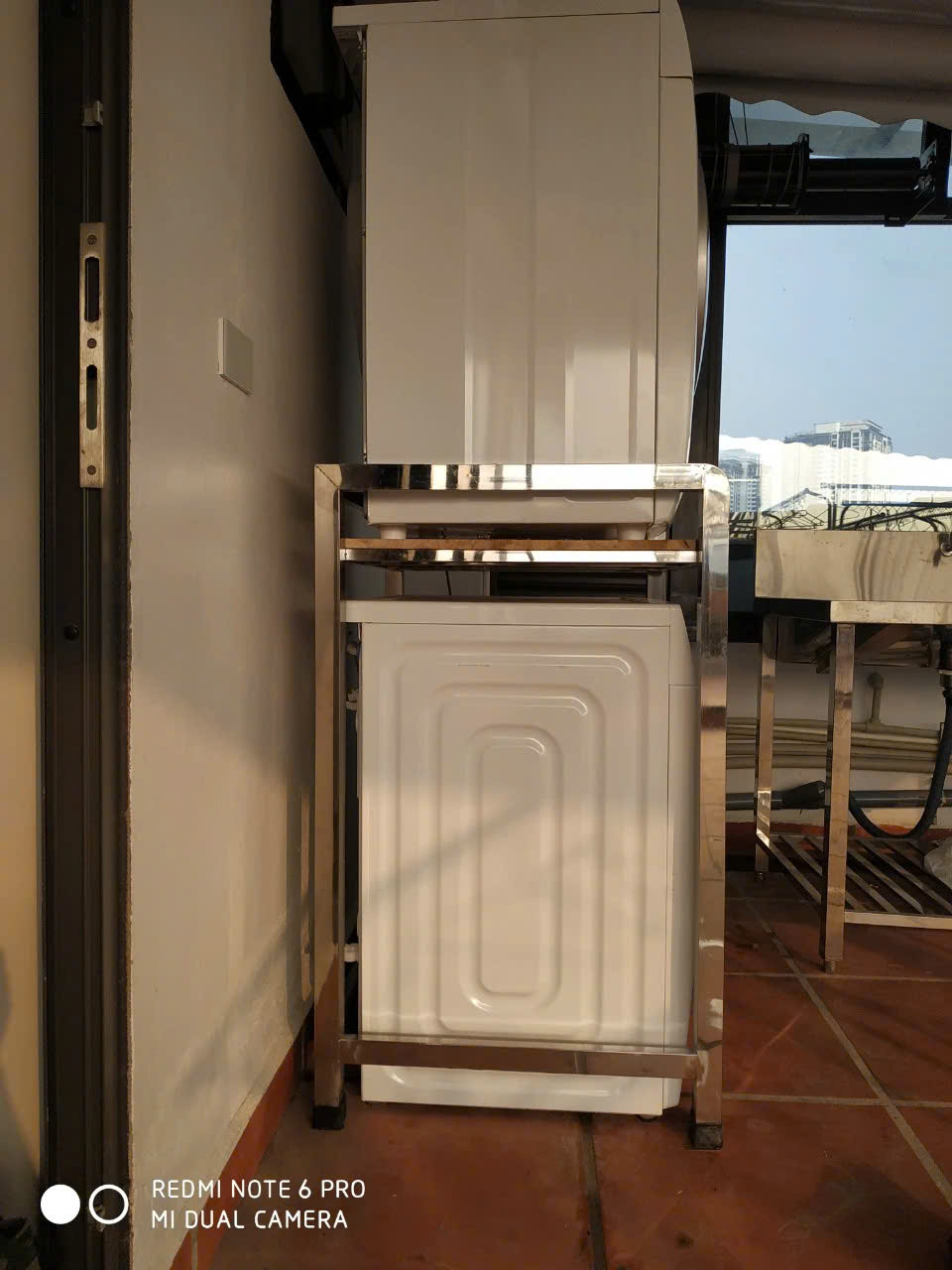 Một số lưu ý khi sử dụng kệ để máy giặt sấy