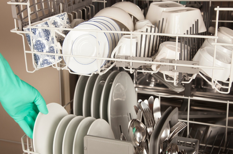 Máy rửa bát sử dụng cơ chế hoạt động với nhiệt độ cao