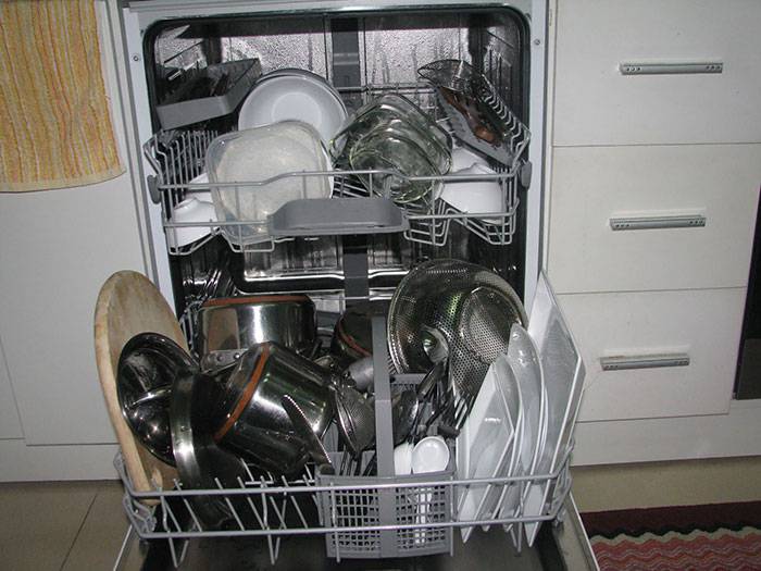 Máy rửa bát có rửa sạch xoong nồi hay không? Giải đáp thắc mắc trong vài phút