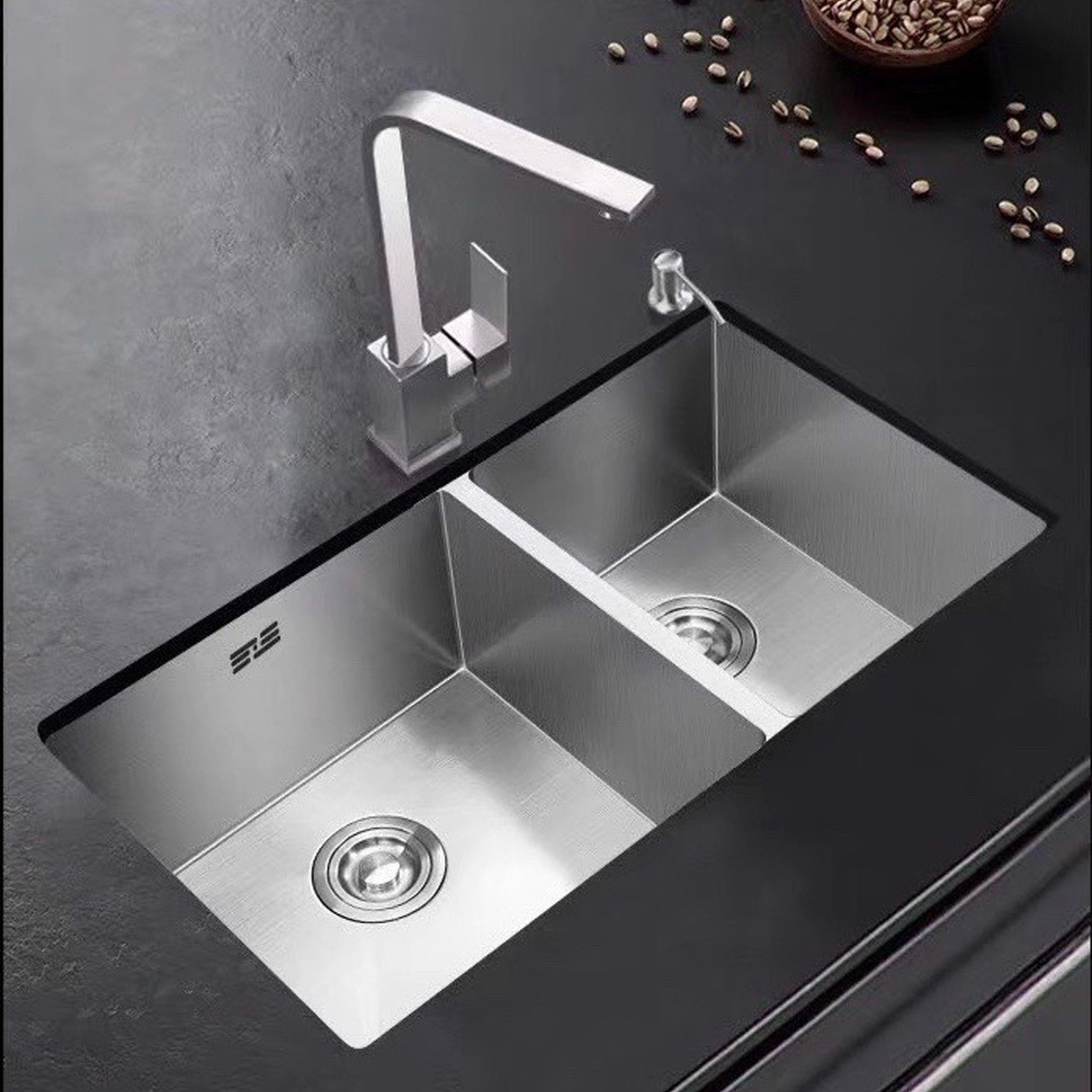 Tại sao nên chọn chậu rửa bát âm bàn đá cho căn bếp hiện đại của bạn?