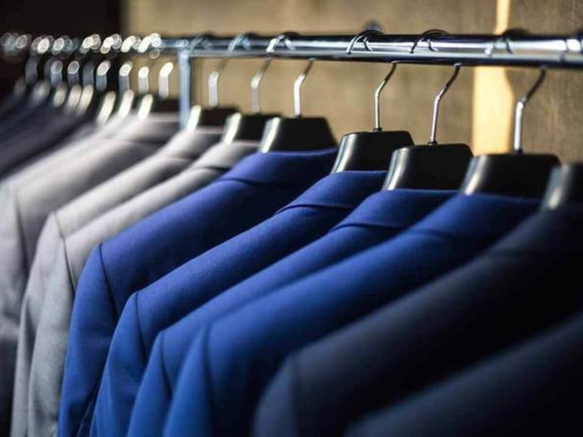 Không nên giặt áo vest trong máy giặt để tránh làm hỏng dáng áo