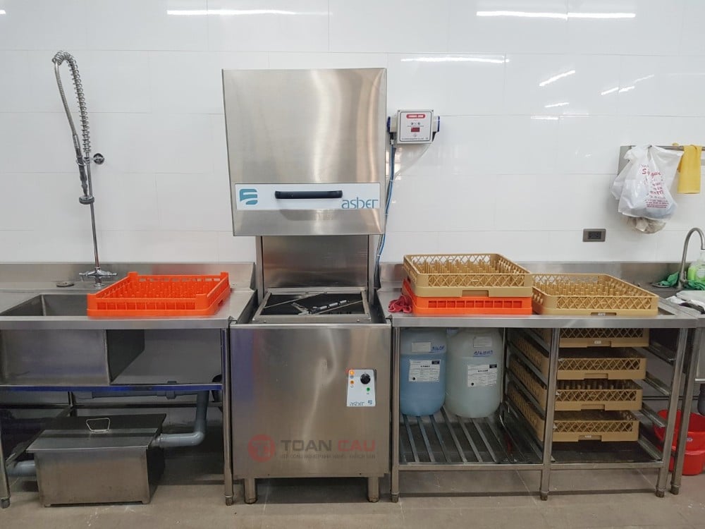 Máy rửa bát công nghiệp là gì? Cấu tạo, ưu – nhược điểm và hướng dẫn sử dụng đúng cách 2025