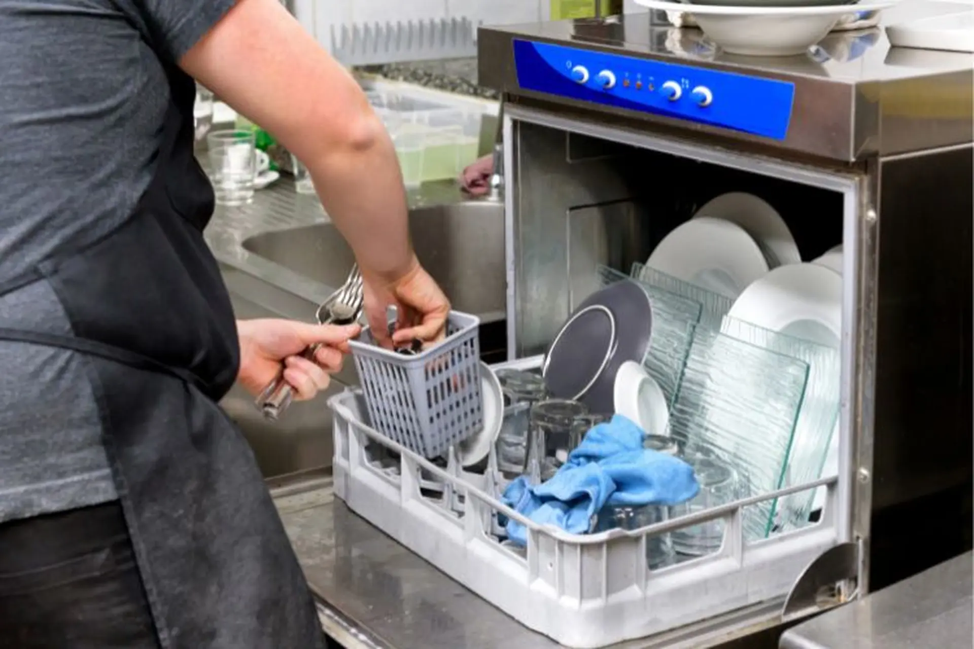 Top 5 Máy Rửa Bát Công Nghiệp Loại Nhỏ Tốt Nhất Cho Nhà Hàng, Quán Ăn Quy Mô Nhỏ Và Vừa