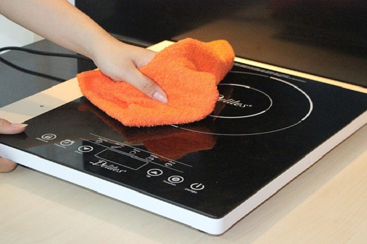 3 Cách Vệ Sinh Bề Mặt Bếp Từ Đơn Hiệu Quả Nhất 2025